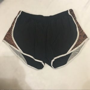 SOFFE Vintage Animal Print Tiger Shorts Medium M